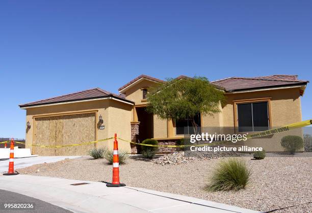 Police cordon around the house where Las Vegas shooter Stephen Paddock lived in Mesquite, Nevada, USA, 3 October 2017. Photo: Martin Bialecki/dpa