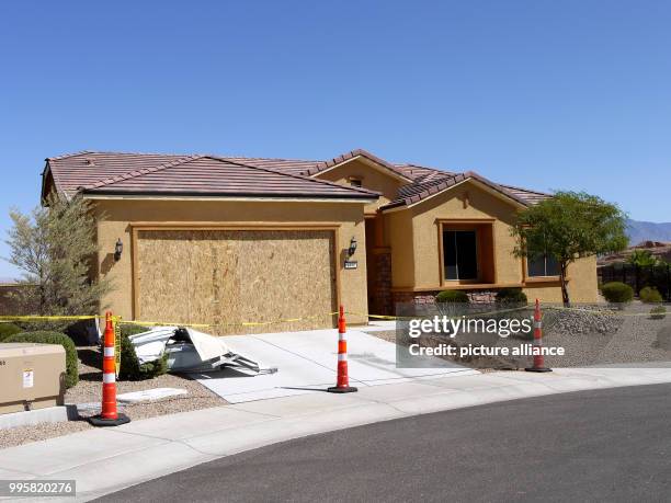Police cordon around the house where Las Vegas shooter Stephen Paddock lived in Mesquite, Nevada, USA, 3 October 2017. Photo: Martin Bialecki/dpa