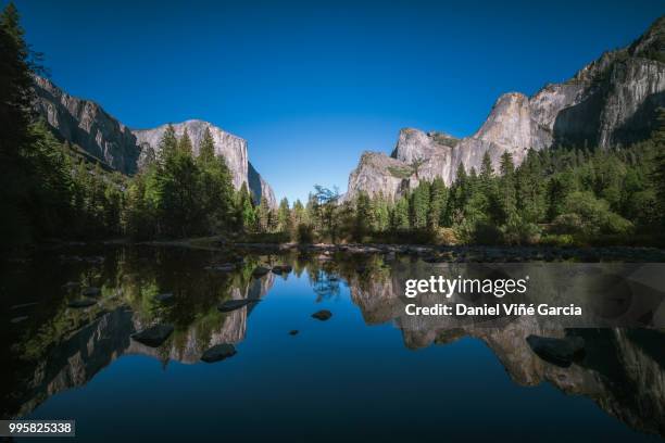 typical view of the yosemite national park. - yosemite daniel stock-fotos und bilder