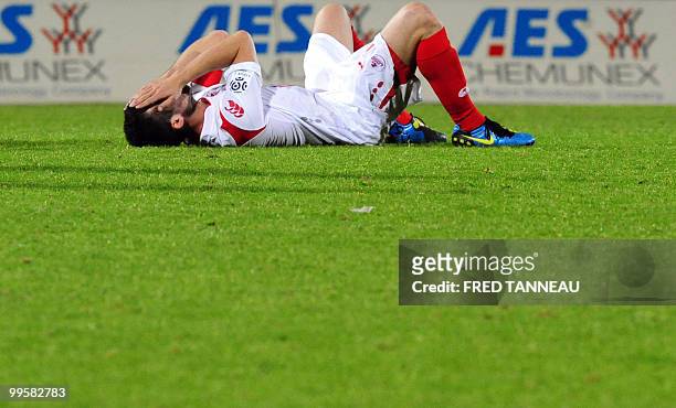 Lille's midfielder Yohan Cabaye looks dejected at the end of the french L1 football match Lorient vs. Lille on May 15, 2010 at the Moustoir Stadium,...