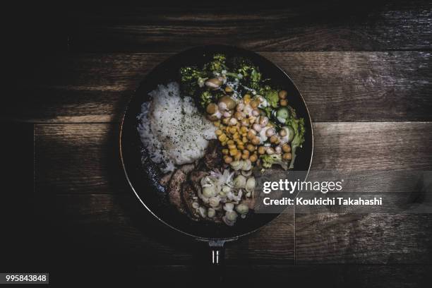 dinner in the dark - https://500px.com/photo/135004857/ - koukichi fotografías e imágenes de stock