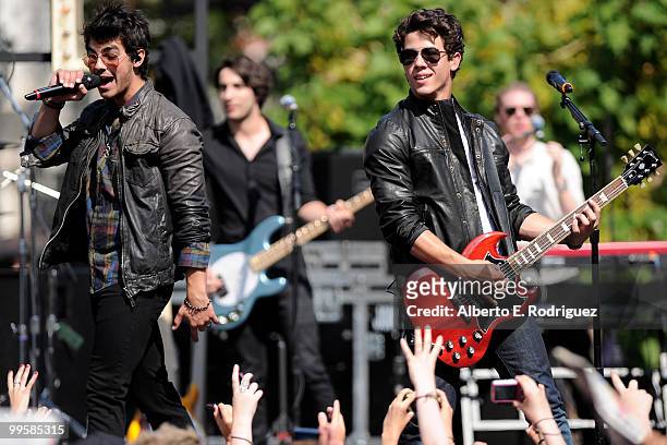 Musician Joe Jonas and musician Nick Jonas perform live at the Grove to kick off the summer concert series on May 15, 2010 in Los Angeles, California.