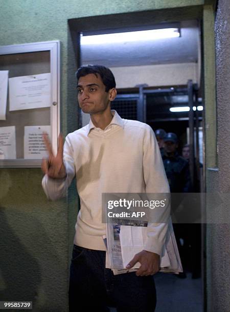 Pakistani Mauhannas Saif Ur Rehnab gives the "V" sign after leaving a security jail on May 15, 2010 in Santiago. A private audience of the Pakistani...