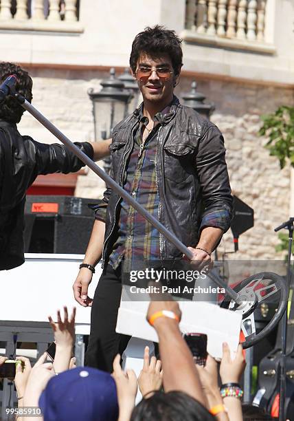Joe Jonas performs at the Jonas Brother's summer tour kickoff at The Grove on May 15, 2010 in Los Angeles, California.