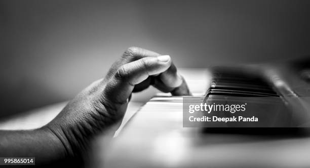 little finger - little finger stock pictures, royalty-free photos & images