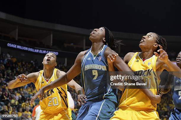 Quanitra Hollingsworth of the Minnesota Lynx battles for position with Marion Jones and Chante Black of the Tulsa Shock during the WNBA game between...