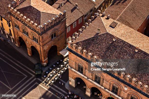 cremona - piazza del comune - gente comune fotografías e imágenes de stock