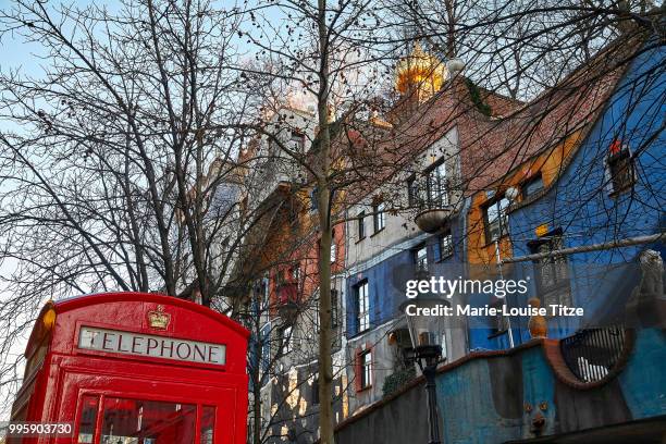 hundertwasser haus" vienna (2) - haus stock pictures, royalty-free photos & images