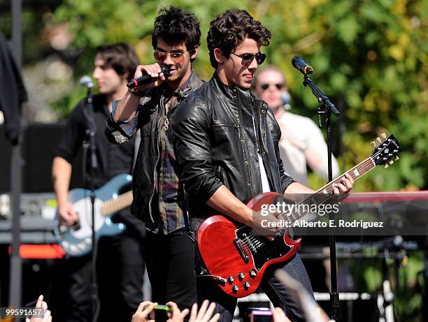 Musician Joe Jonas and musician Nick Jonas perform live at the Grove to kick off the summer concert series on May 15, 2010 in Los Angeles, California.