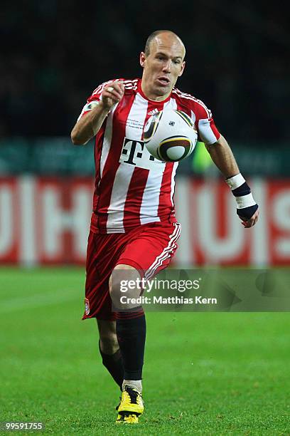 Arjen Robben of Bayern runs with the ball during the DFB Cup final match between SV Werder Bremen and FC Bayern Muenchen at Olympic Stadium on May...