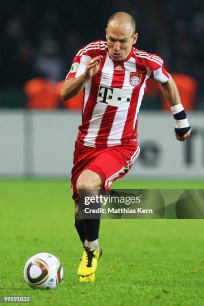 Arjen Robben of Bayern runs with the ball during the DFB Cup final match between SV Werder Bremen and FC Bayern Muenchen at Olympic Stadium on May...