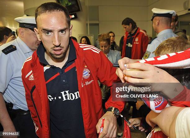 Bayern Munich's French midfielder Franck Ribery arrives with his wife Wahiba and teammates at the airport in the southern German city of Munich after...