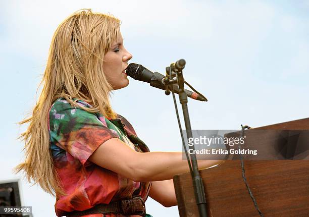 Grace Potter & The Nocturnals perform at The Hangout Beach Music and Arts Festival on May 15, 2010 in Gulf Shores, Alabama.