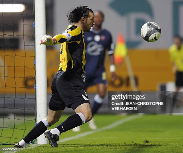 Valenciennes' French goalkeeper Nicolas Penneteau stops the ball during the french L1 football match Nancy vs Valenciennes at Marcel Picot Stadium,...