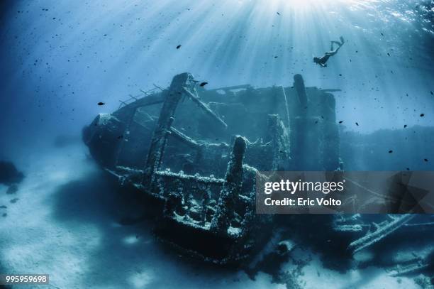 abandonned - submarino veículo aquático - fotografias e filmes do acervo