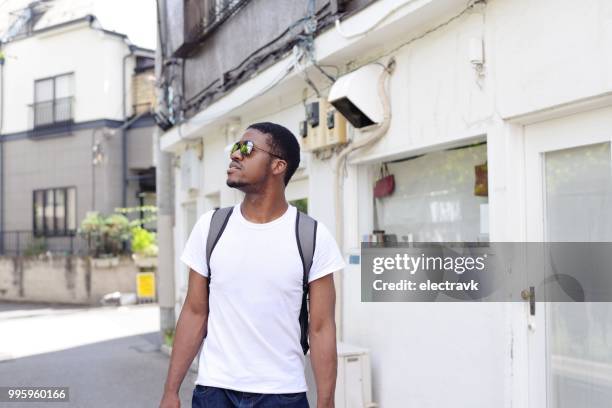 young traveler exploring - off the beaten path stock pictures, royalty-free photos & images