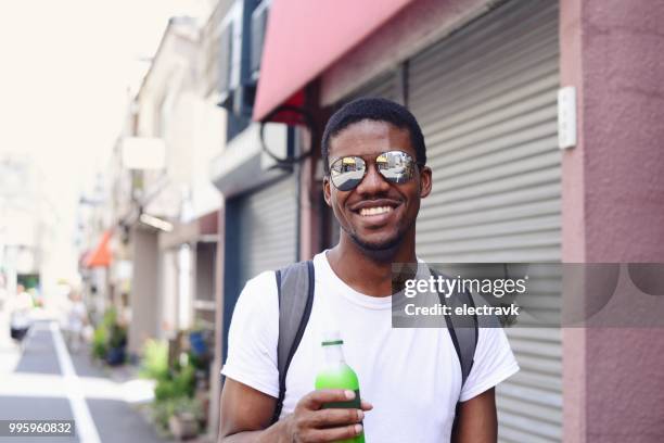 young traveler exploring - off the beaten path stock pictures, royalty-free photos & images