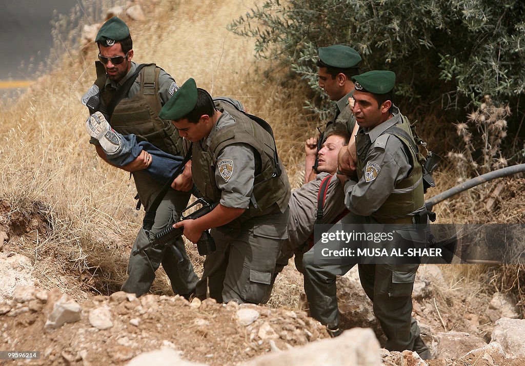 Israeli forces carry away a protester du