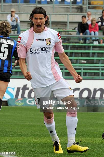 Edinson Cavani of Palermo scores the opening goal during the Serie A match between Atalanta BC and US Citta di Palermo at Stadio Atleti Azzurri...