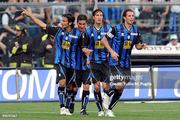 Giovanni Ceravolo of Atalanta and his team mates celebrate the equalizing goal during the Serie A match between Atalanta BC and US Citta di Palermo...