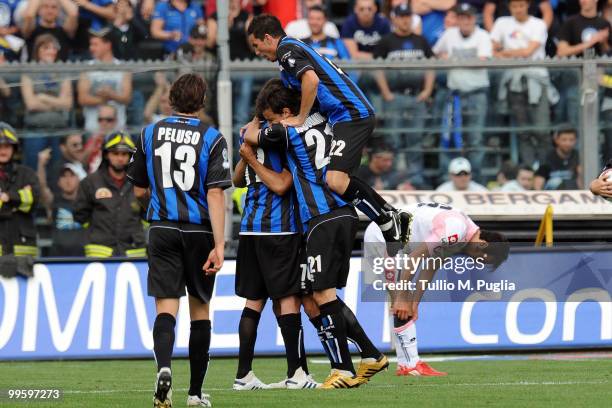 Players of Atalanta celebrate Giovanni Ceravolo's equalizing goal during the Serie A match between Atalanta BC and US Citta di Palermo at Stadio...