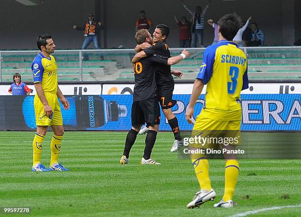 Daniele De Rossi of Roma celebrates after scoring his second team's goal during the Serie A match between AC Chievo Verona and AS Roma at Stadio...