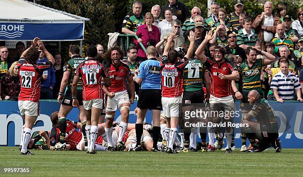 Saracens celebrate after a late, match winning try by Schalk Brits during the Guinness Premiership semi final match between Northampton Saints and...