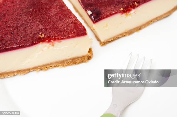 cheesecake with strawberry syrup - fruit sauce stock pictures, royalty-free photos & images