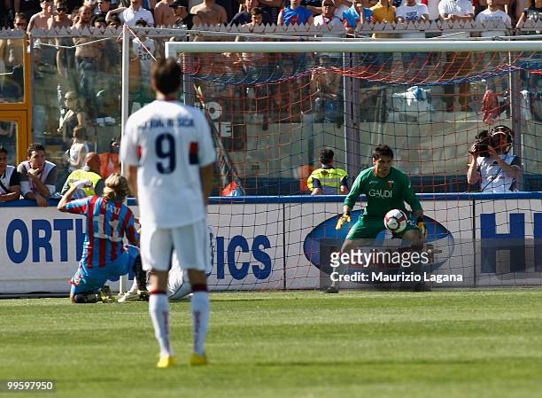 Maximiliano Maxi Lopez of Catania Calcio scores a goal during the Serie A match between Catania Calcio and Genoa CFC at Stadio Angelo Massimino on...