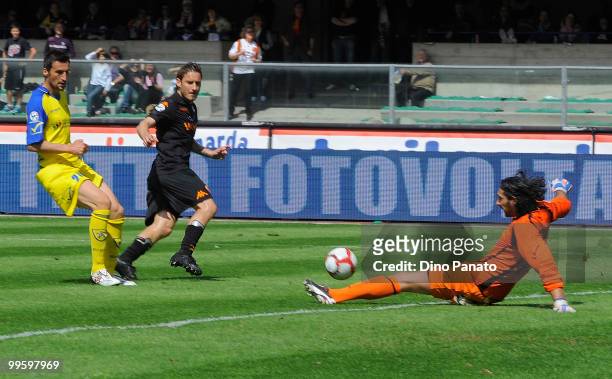 Gennaro Sardo of Chievo competes with Francesco Totti of Roma during the Serie A match between AC Chievo Verona and AS Roma at Stadio Marc'Antonio...