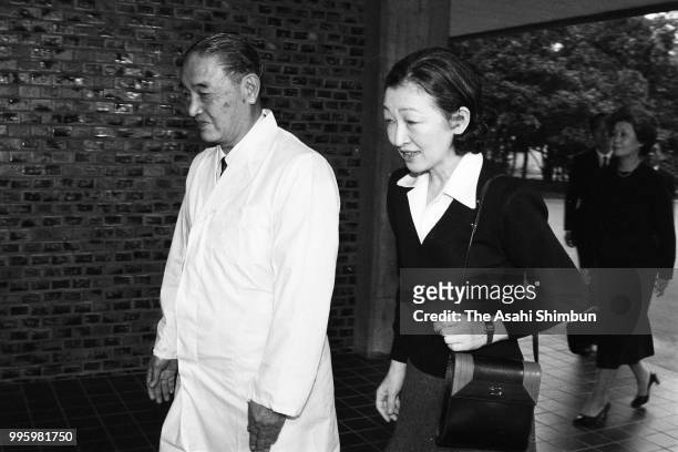 Crown Princess Michiko is seen on arrival at the Imperial Household Agency Hospital to have an operation on March 22, 1986 in Tokyo, Japan.