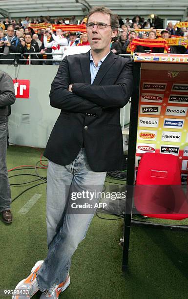 Bordeaux's French coach Laurent Blanc watches the French L1 football match Lens vs. Bordeaux on May 15 2010 at Felix Bollaert Stadium in Lens. AFP...