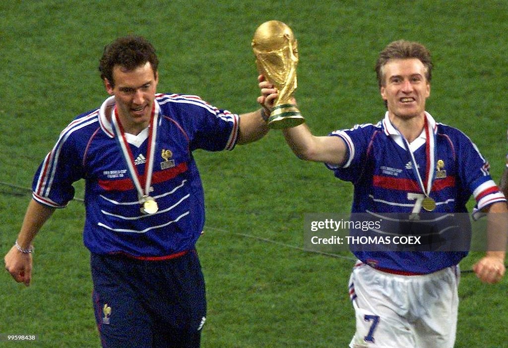 French captain Didier Deschamps (C) and