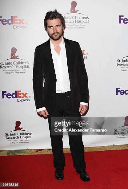 Musician Juanes arrives at 8th annual FedEx and St. Jude Angels and Stars Gala at InterContinental Hotel on May 15, 2010 in Miami, Florida.