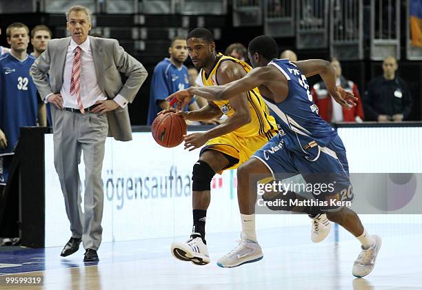 Derrick Byars of Berlin challenges for the ball with Jimmy McKinney of Frankfurt during the Beko Basketball Bundesliga Play-Off match between Alba...