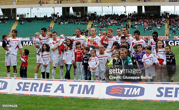 The team of Bari before the Serie A match between AS Bari and ACF Fiorentina at Stadio San Nicola on May 16, 2010 in Bari, Italy.