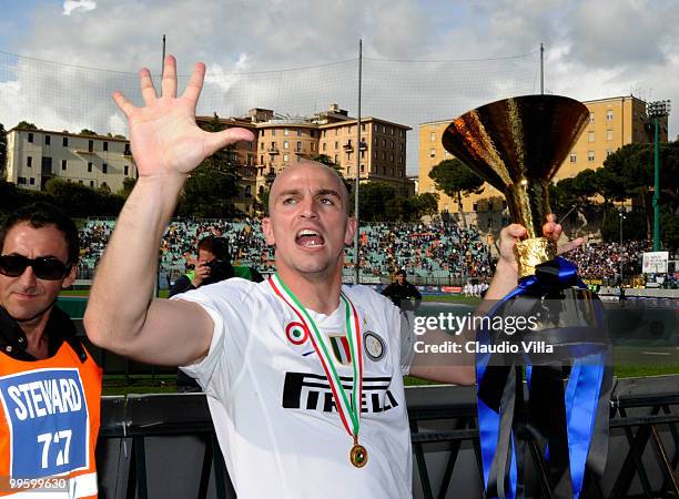 Celebrates of Esteban Cambiasso of FC Internazionale Milano during the Serie A match between AC Siena and FC Internazionale Milano at Stadio Artemio...