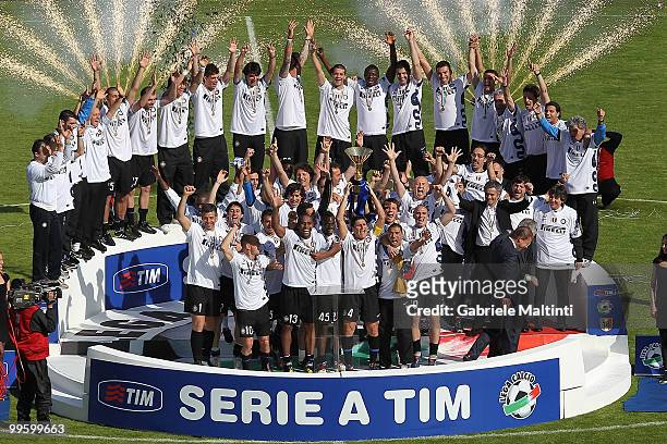 Players of FC Internazionale Milano celebrates the victory during the Serie A match between AC Siena and FC Internazionale Milano at Stadio Artemio...