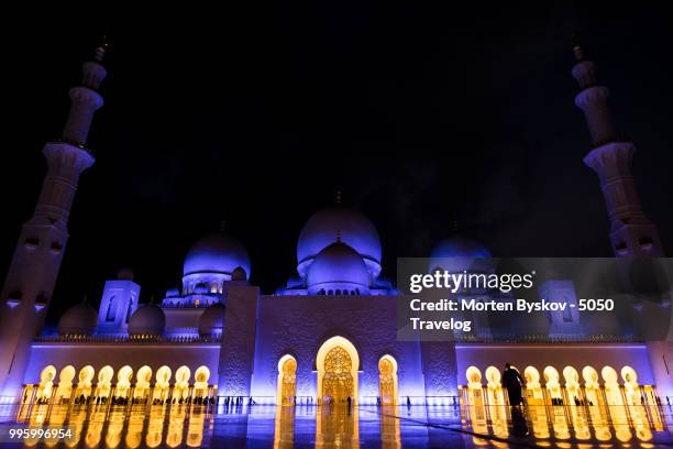 sheikh zayed grand mosque, abu dhabi - zayed stock-fotos und bilder