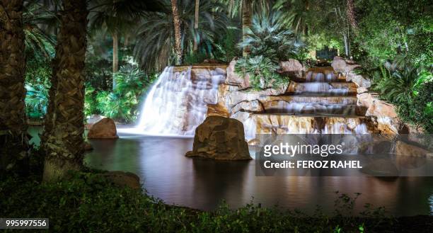 waterfall in vegas - feroz stockfoto's en -beelden