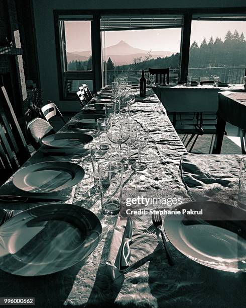 table for 25 - lichte goederenvoertuig stockfoto's en -beelden