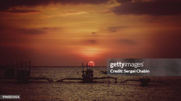 sunset, philippines - chabin photos et images de collection
