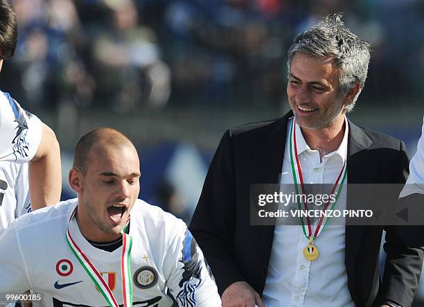 Inter Milan's coach Jose Mourinho celebrates with Wesley Sneijder during the ceremony of the Italian Serie A title on May 16, 2010 in Siena. Inter...