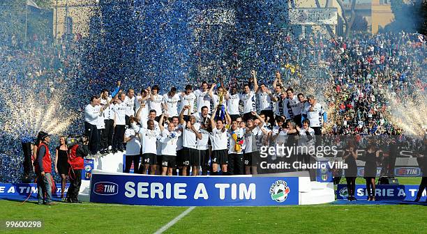 Players of FC Internazionale Milano celebrate winning the league after the Serie A match between AC Siena and FC Internazionale Milano at Stadio...