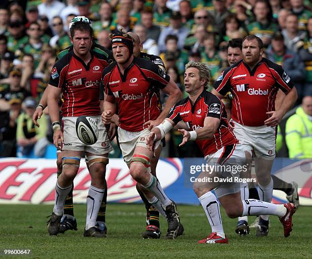 Justin Marshall of Saracens passes the ball during the Guinness Premiership semi final match between Northampton Saints and Saracens at Franklin's...