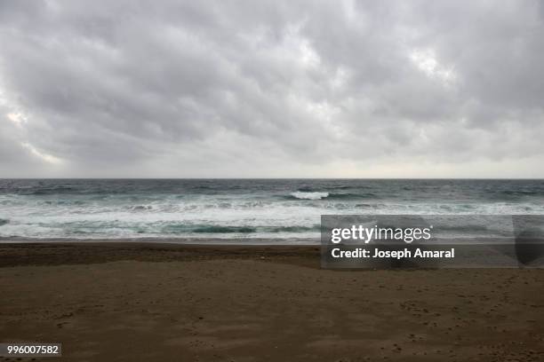 waves azores - amaral fotografías e imágenes de stock