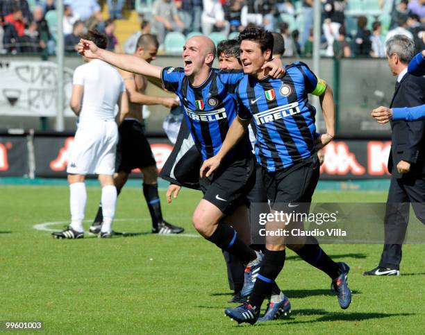 Celebrates of Esteban Cambiasso and Javier Zanetti of FC Internazionale Milano after the first goal during the Serie A match between AC Siena and FC...