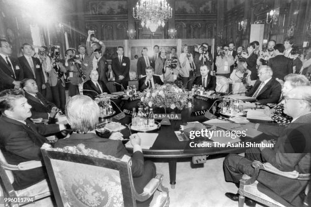 President Ronald Reagan, Japanese Prime Minister Yasuhiro Nakasone, French President Francois Mitterrand, European Council Chairman Ruud Lubbers,...