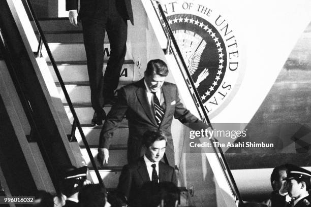 President Ronald Reagan is seen on arrival at Haneda Airport ahead of the Summit meeting on May 2, 1986 in Tokyo, Japan.