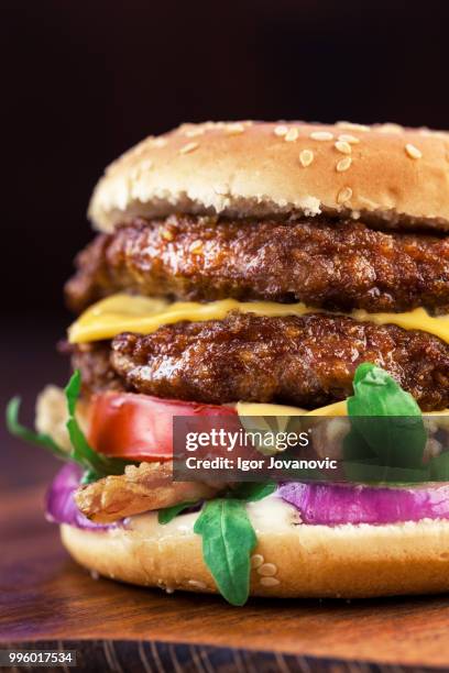 double cheeseburger - double cheeseburger stock pictures, royalty-free photos & images